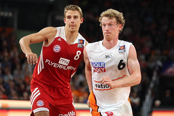 他不仅从自 他不仅从自