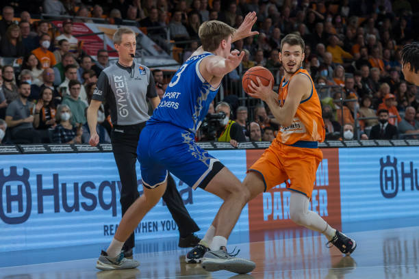 不乏类似的 不乏类似的