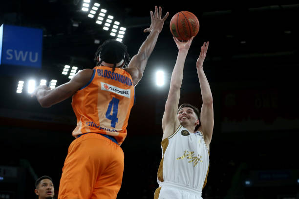 的主场较量 的主场较量